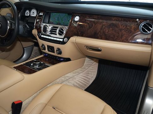 Used 2019 Rolls-Royce Wraith RWD image 12