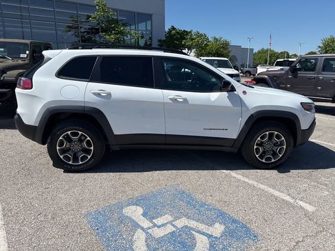 Used 2022 Jeep Cherokee Trailhawk w/ Comfort/Convenience Group AWD/4WD image 31