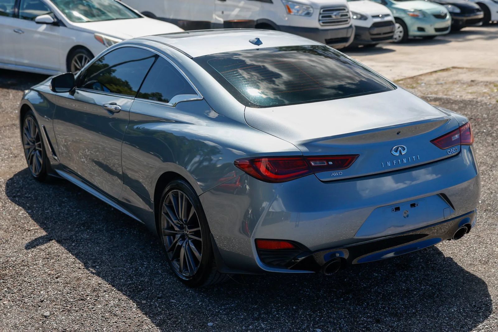 Used 2017 INFINITI Q60 Red Sport 400 AWD/4WD image 4
