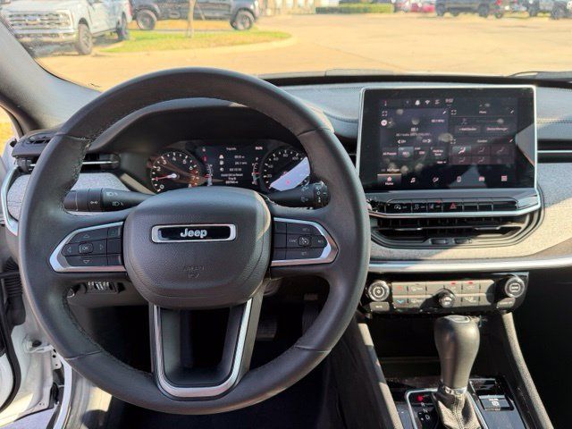 Used 2024 Jeep Compass Latitude AWD/4WD image 12