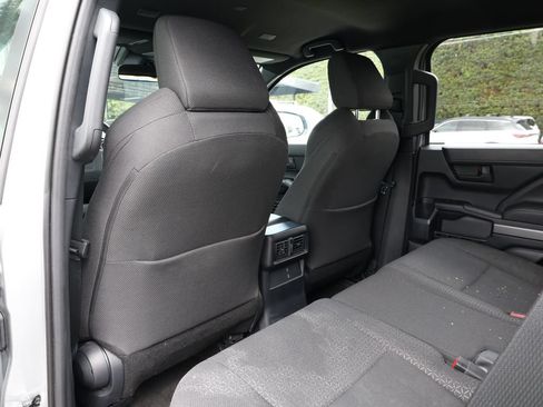 Used 2025 Toyota 4Runner SR5 AWD/4WD image 15