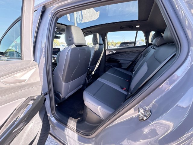 Used 2023 Volkswagen ID.4 Pro S RWD image 21