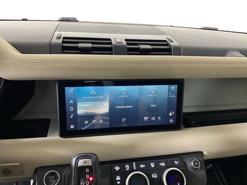 Used 2020 Land Rover Defender 110 SE image 22