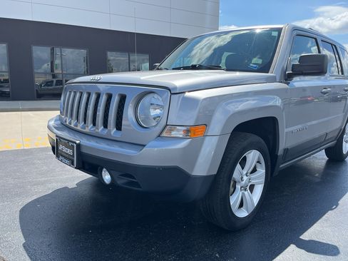 Used 2016 Jeep Patriot Latitude FWD image 4