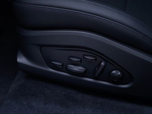 New 2025 Porsche Macan 4S Electric image 16