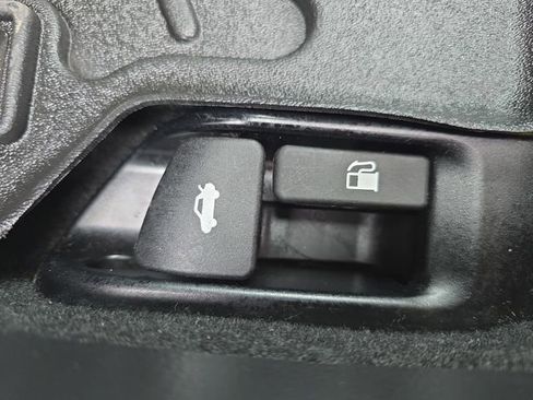 Used 2020 Toyota Corolla L image 13