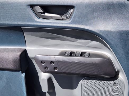 Used 2025 Ford Maverick XL image 8