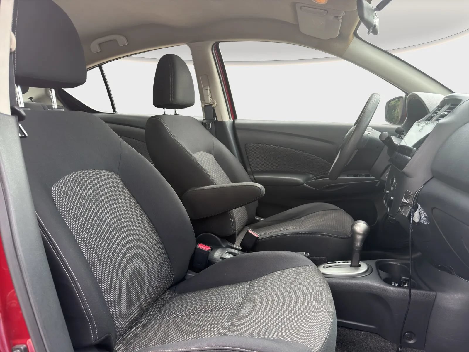 Used 2016 Nissan Versa SV FWD image 18