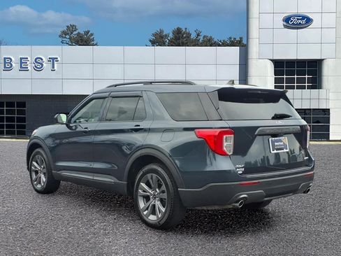 Used 2023 Ford Explorer XLT w/ Equipment Group 202A AWD/4WD image 4