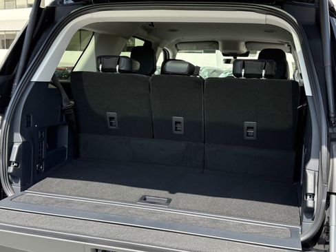 New 2026 Lincoln Navigator Premiere AWD/4WD image 17