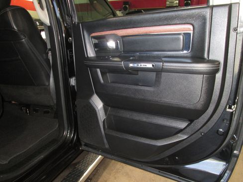 Used 2018 RAM 1500 Laramie w/ Convenience Group image 34