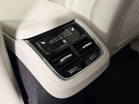Certified 2024 Volvo XC90 B5 Plus image 27