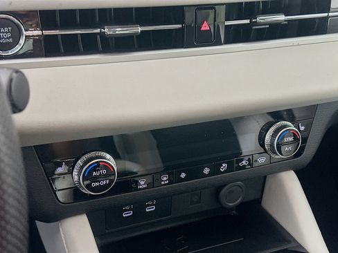 Used 2025 Mitsubishi Outlander SE AWD/4WD image 24