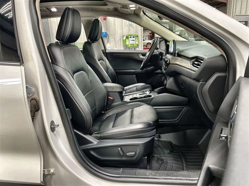 Used 2020 Ford Escape Titanium w/ Titanium Premium Package 2.0 image 27