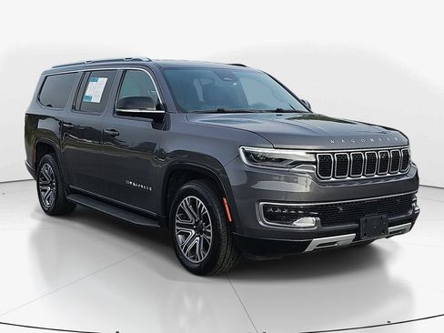 Used 2024 Jeep Wagoneer L Series II RWD image 3
