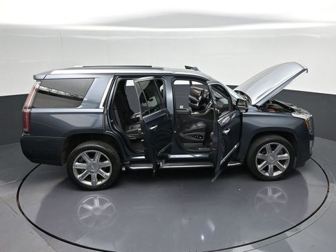 Used 2019 Cadillac Escalade Luxury RWD image 42