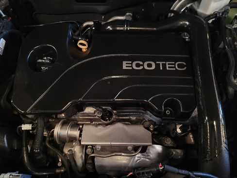 Used 2020 Chevrolet Equinox LS image 30