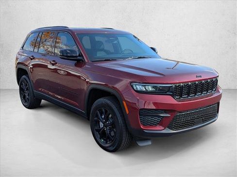 New 2025 Jeep Grand Cherokee Altitude image 3