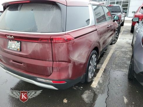 Used 2024 Kia Carnival EX image 11