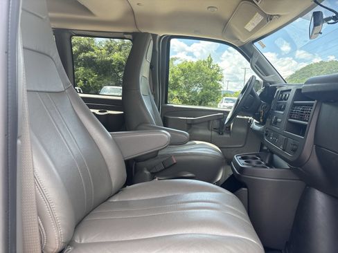 Used 2024 Chevrolet Express 3500 LS RWD image 27