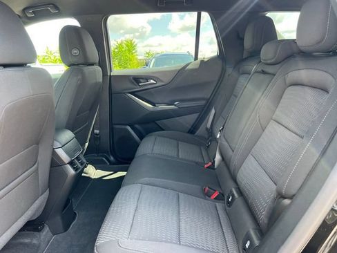 Used 2025 Chevrolet Equinox LT w/ Safety and Technology Package FWD image 4