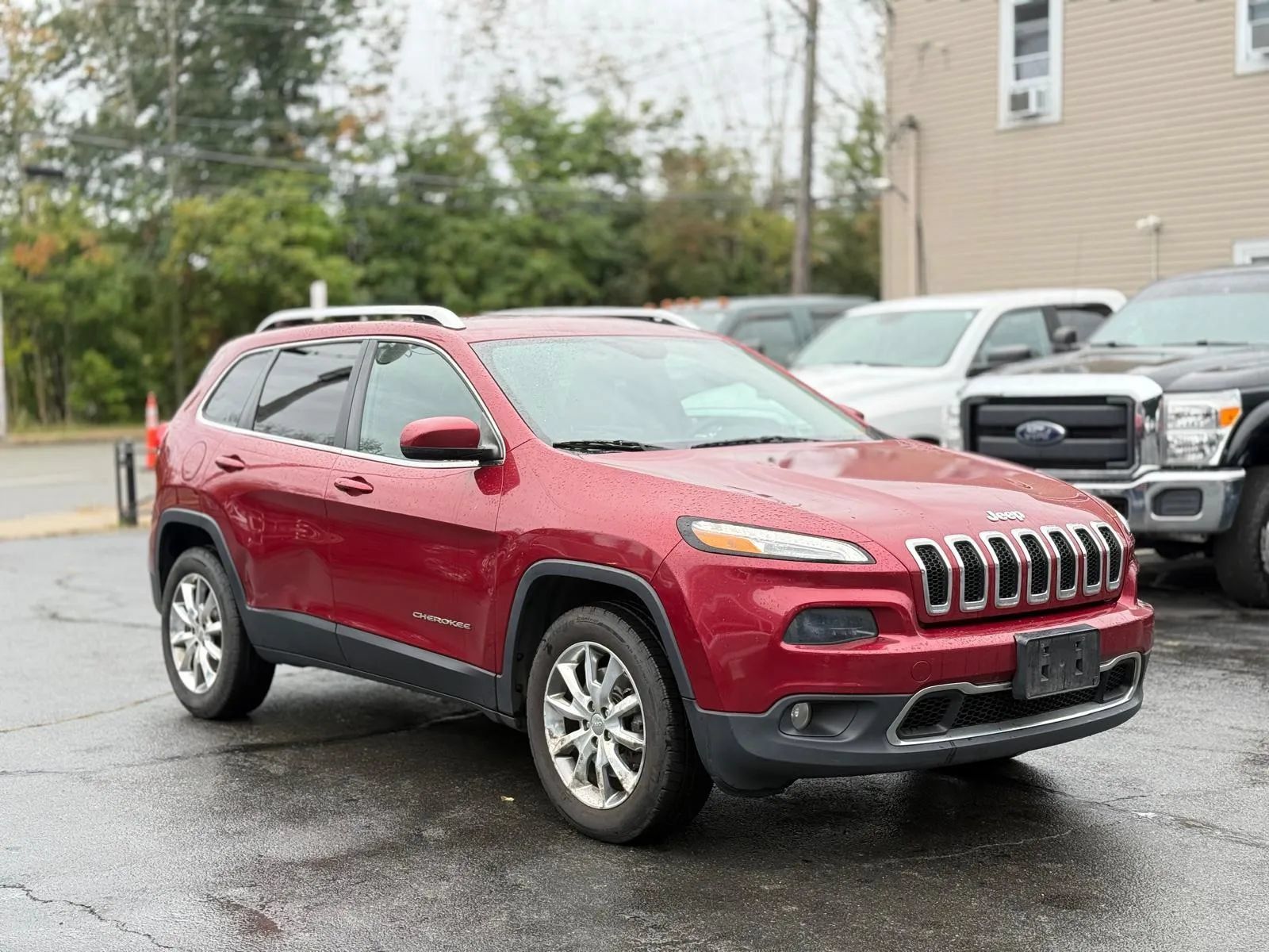 Used 2014 Jeep Cherokee Limited w/ Luxury Group AWD/4WD image 5