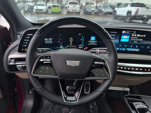 Used 2025 Cadillac Lyriq Luxury image 17