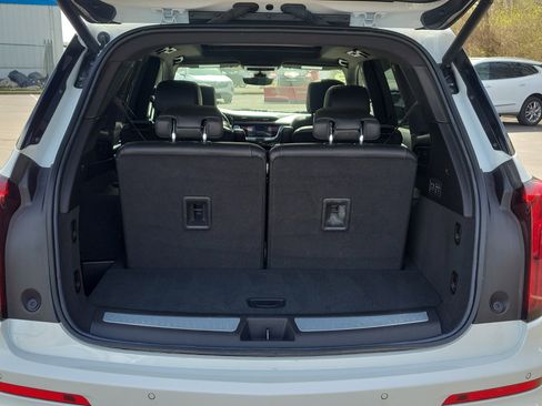 Used 2023 Cadillac XT6 Premium Luxury w/ Technology Package image 9