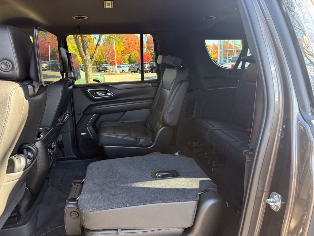 Used 2021 Chevrolet Suburban LT w/ Luxury Package AWD/4WD image 13