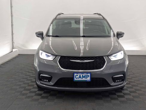 Used 2022 Chrysler Pacifica Touring-L FWD image 9