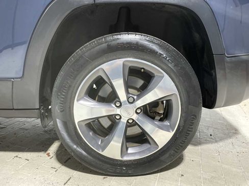 Used 2020 Jeep Cherokee Limited image 8