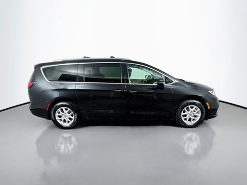 Used 2021 Chrysler Pacifica Touring-L FWD image 6