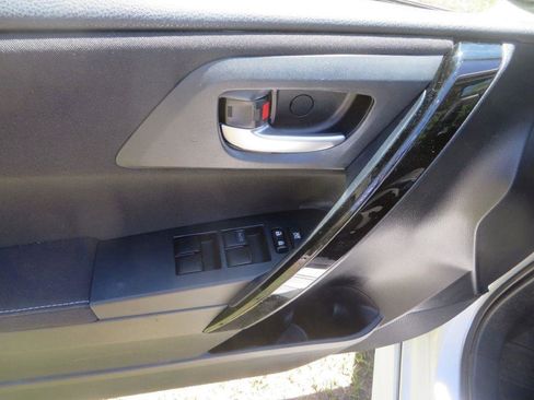 Used 2017 Toyota Corolla iM FWD image 11