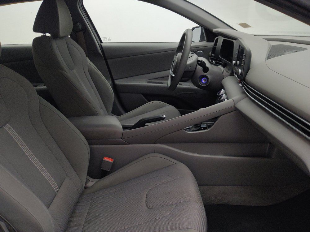 Used 2025 Hyundai Elantra SE FWD image 21