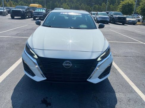 Used 2025 Nissan Altima 2.5 SV FWD image 2