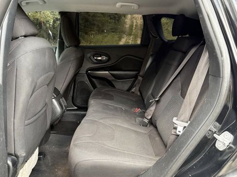 Used 2019 Jeep Cherokee Latitude w/ Popular Appearance Group image 24