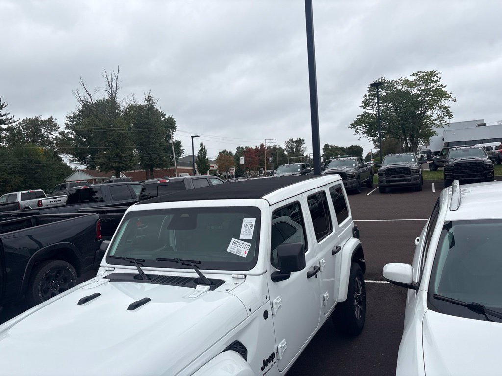 Used 2026 Jeep Wrangler Unlimited Sahara AWD/4WD image 5