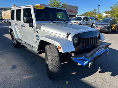 Used 2012 Jeep Wrangler Unlimited Sahara AWD/4WD image 9