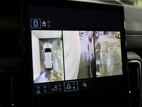 Used 2025 GMC Yukon Denali w/ Advanced Technology Package image 25