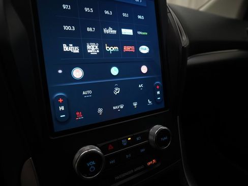 Used 2023 Ford Edge SEL w/ Sport Appearance Package image 23