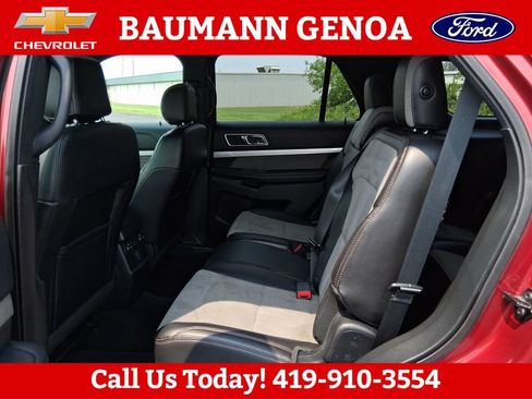 Used 2017 Ford Explorer XLT w/ Equipment Group 202A AWD/4WD image 13