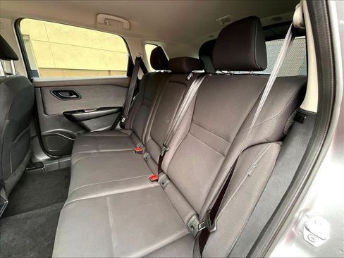 Used 2023 Nissan Rogue S AWD/4WD image 15