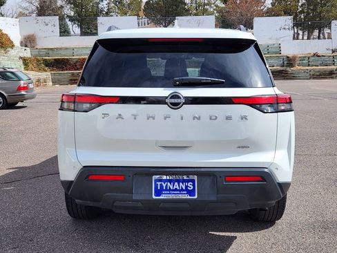 Used 2025 Nissan Pathfinder SV image 4