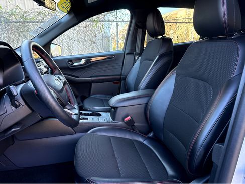 Used 2025 Ford Escape ST-Line image 13