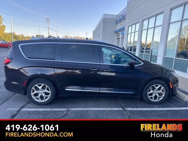 Used 2017 Chrysler Pacifica Touring-L Plus w/ Tire & Wheel Group FWD image 6