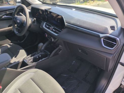 Used 2025 Chevrolet TrailBlazer LT AWD/4WD image 30