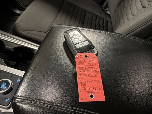 Used 2020 Ford Explorer XLT w/ Comfort Package image 16