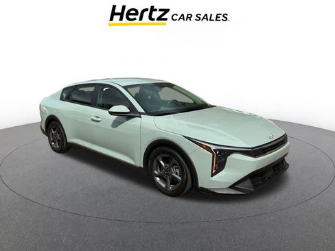 Used 2025 Kia K4 LXS image 1