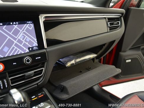 Used 2022 Porsche Macan image 31
