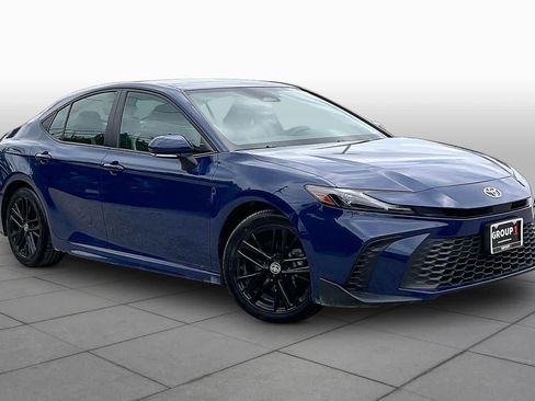 Used 2025 Toyota Camry SE FWD image 3